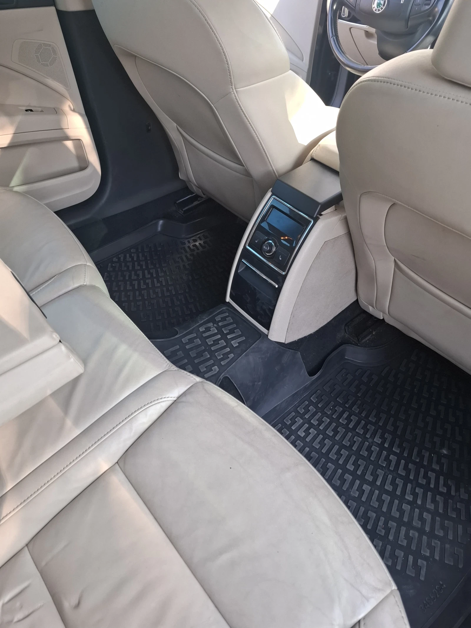 Skoda Superb  - изображение 8