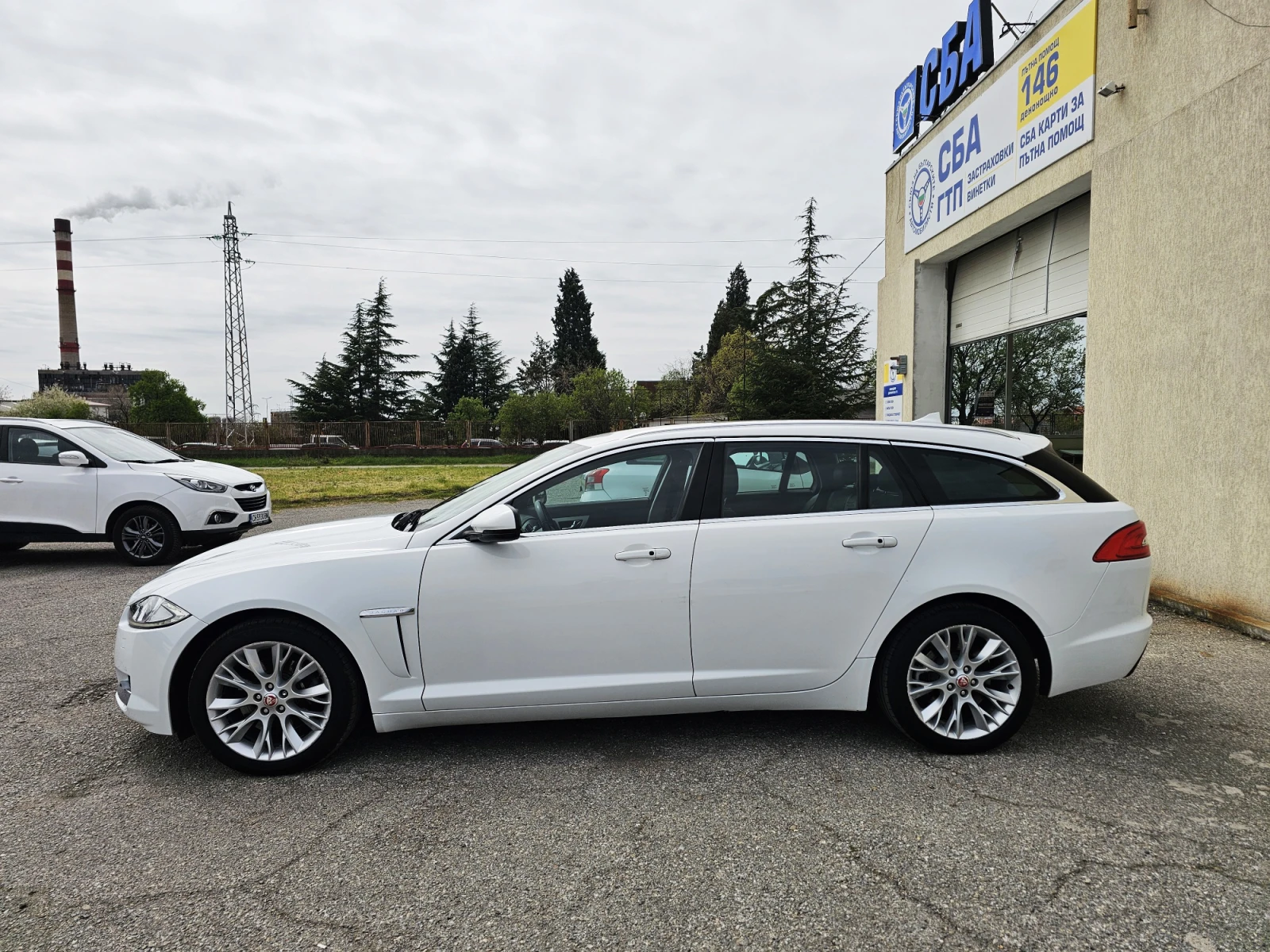 Jaguar Xf 2.2 SPORTBRAKE, снимка 4 - Автомобили и джипове - 54211597
