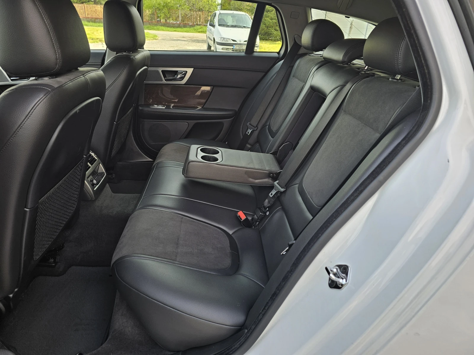 Jaguar Xf 2.2 SPORTBRAKE, снимка 12 - Автомобили и джипове - 54211597