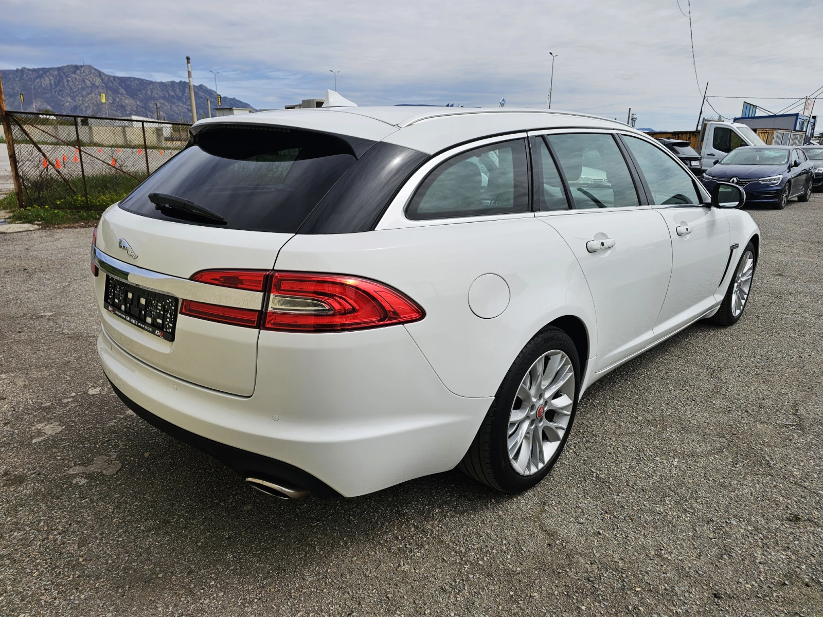 Jaguar Xf 2.2 SPORTBRAKE, снимка 7 - Автомобили и джипове - 54211597