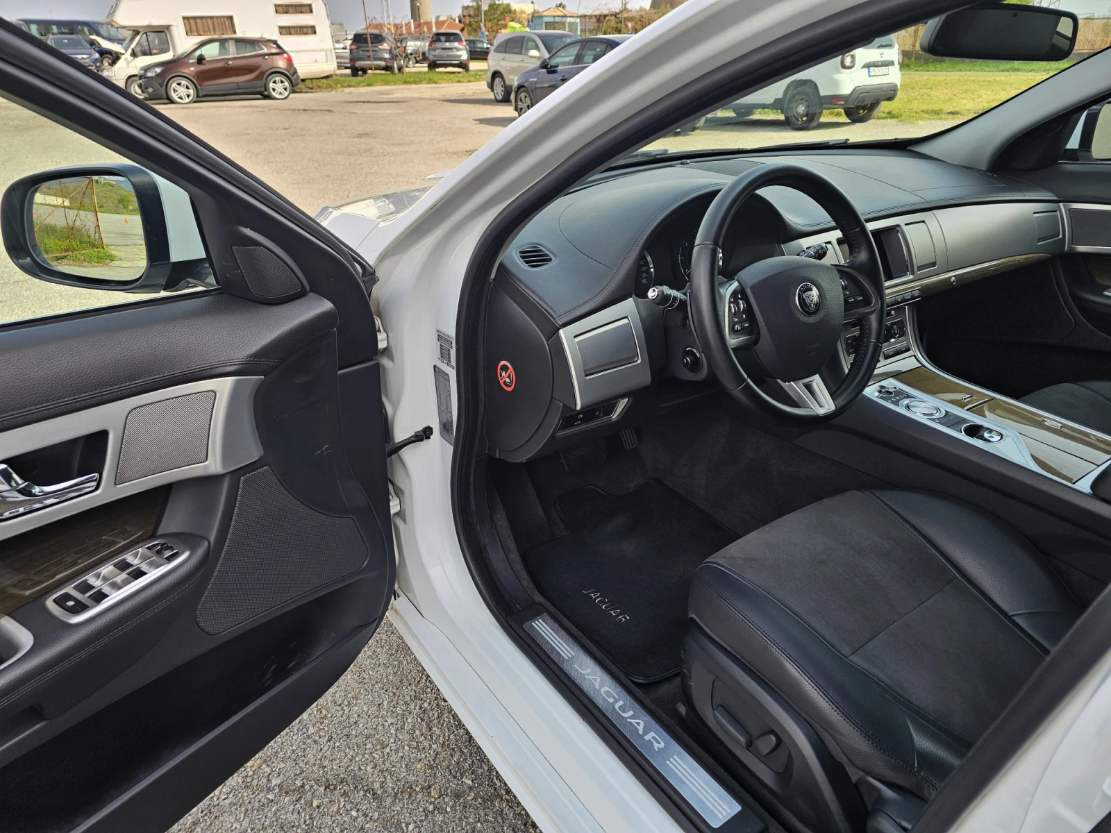 Jaguar Xf 2.2 SPORTBRAKE, снимка 9 - Автомобили и джипове - 54211597