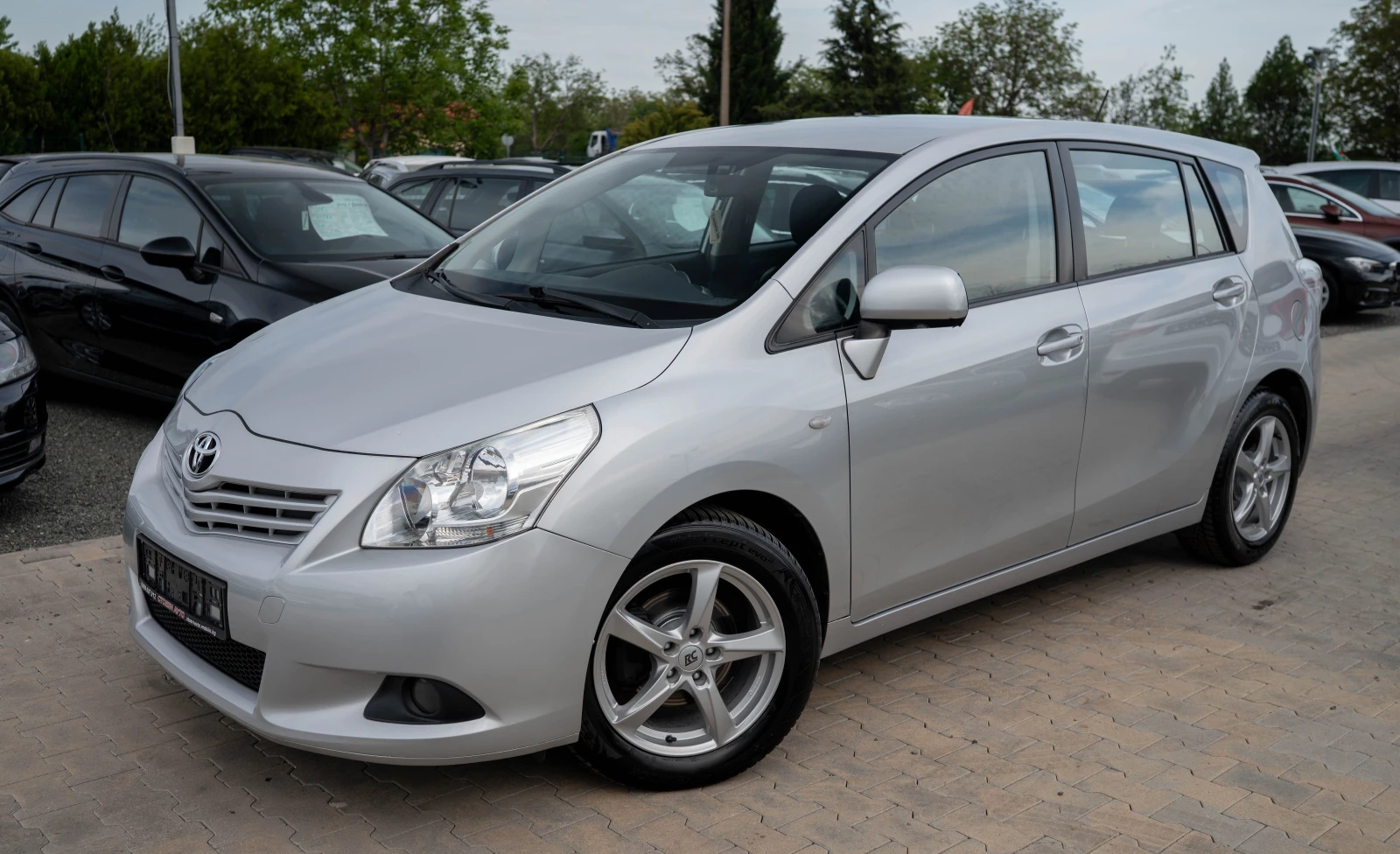 Toyota Verso 1.8* Бензин* 147кс, снимка 3 - Автомобили и джипове - 54458336