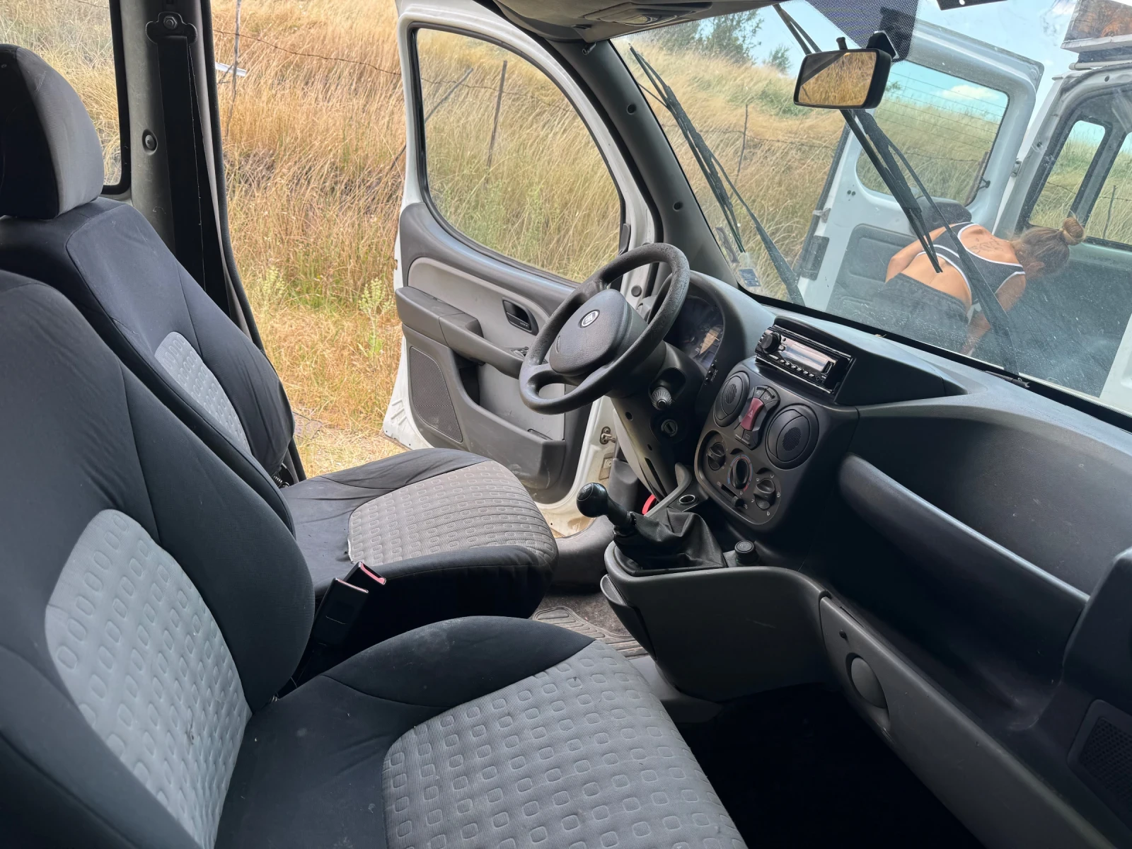 Fiat Doblo 1.9 105 к.с. | 2010 г. | 4+ 1 | Товарен, снимка 5 - Автомобили и джипове - 55055135