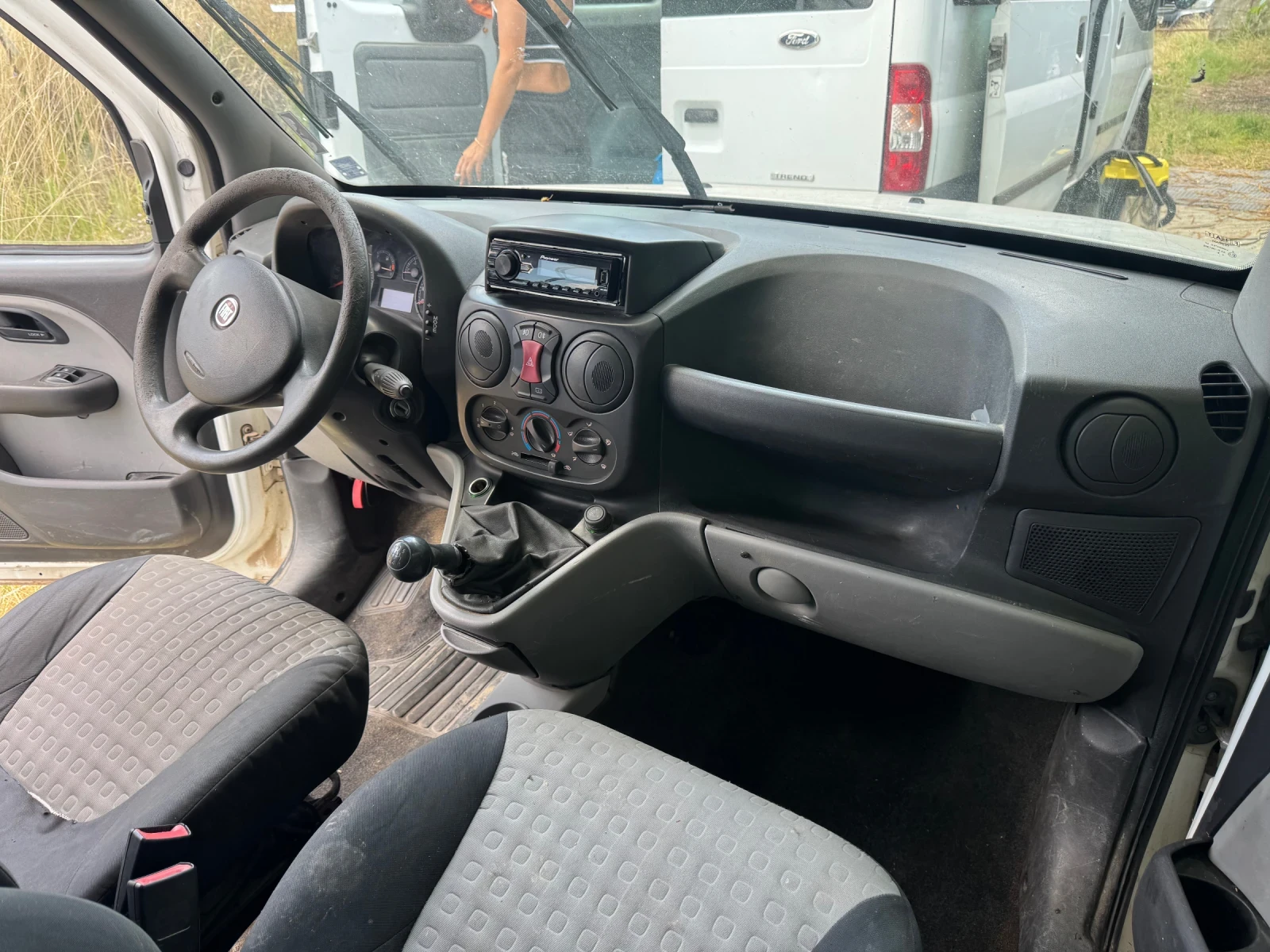 Fiat Doblo 1.9 105 к.с. | 2010 г. | 4+ 1 | Товарен, снимка 6 - Автомобили и джипове - 55055135