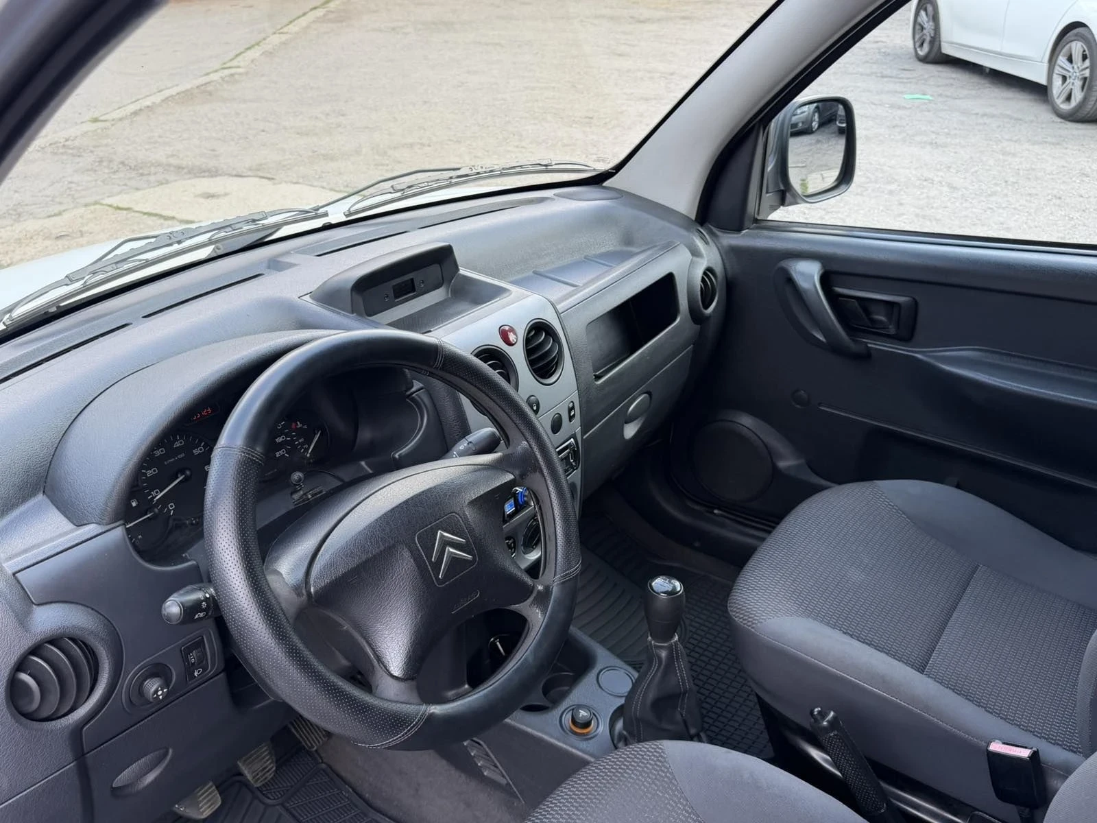 Citroen Berlingo 1.6HDI 2008г., снимка 8 - Автомобили и джипове - 55628351