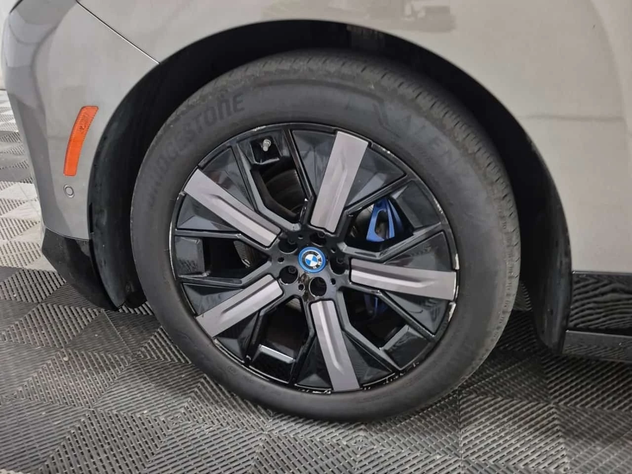 BMW iX XDRIVE50* CARFAX* АВТОКРЕДИТ БЕЗ ПЪРВОНАЧАЛНА ВНОС, снимка 6 - Автомобили и джипове - 55737815