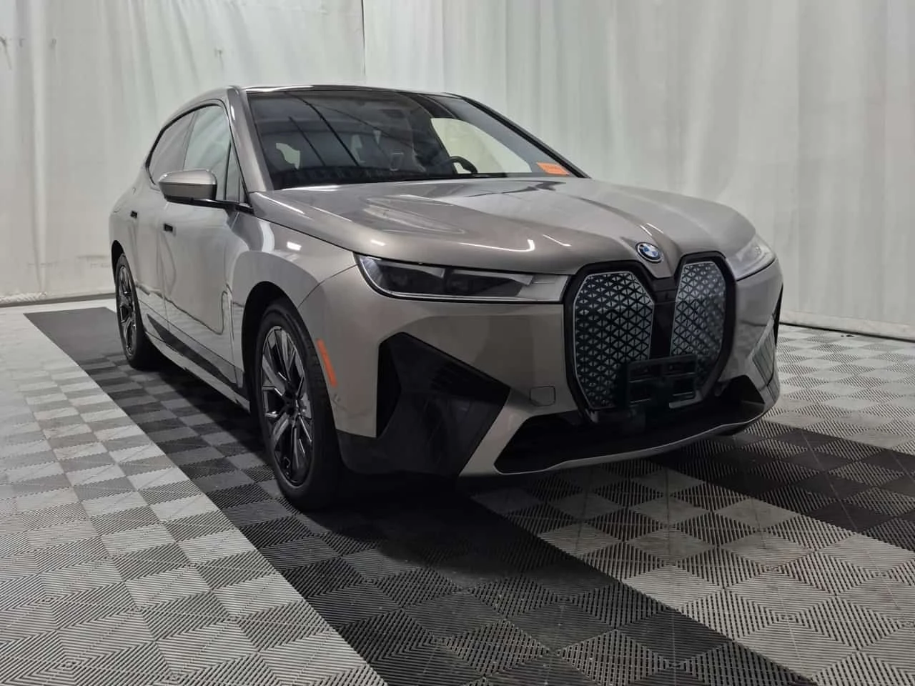 BMW iX XDRIVE50* CARFAX* АВТОКРЕДИТ БЕЗ ПЪРВОНАЧАЛНА ВНОС, снимка 2 - Автомобили и джипове - 55737815