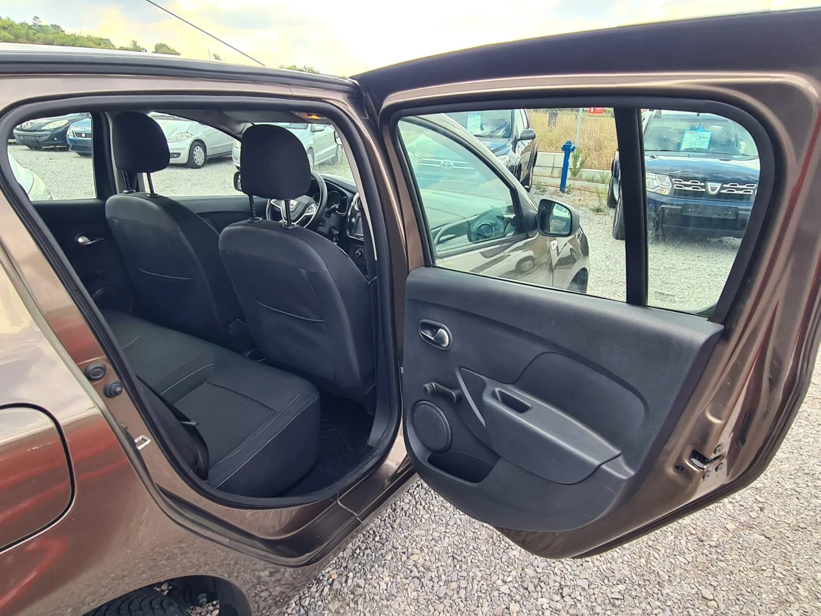 Dacia Sandero 1.0Turbo 90ks.Navi LED Euro 6D, снимка 16 - Автомобили и джипове - 55943618