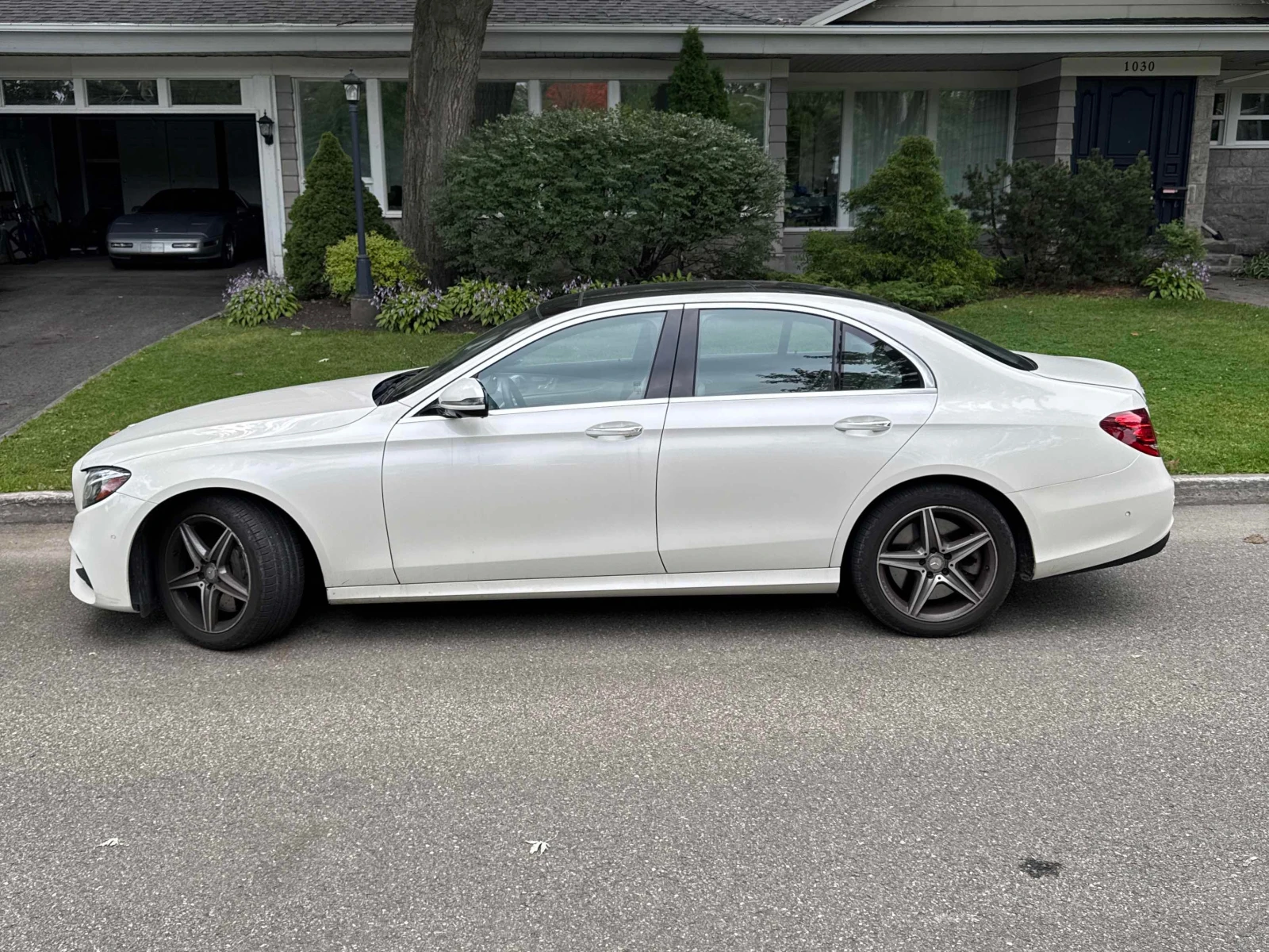 Mercedes-Benz E 400 * АВТОКРЕДИТ * ГЛАВНО ПРЕДСТАВИТЕЛСТВО, снимка 3 - Автомобили и джипове - 56048533