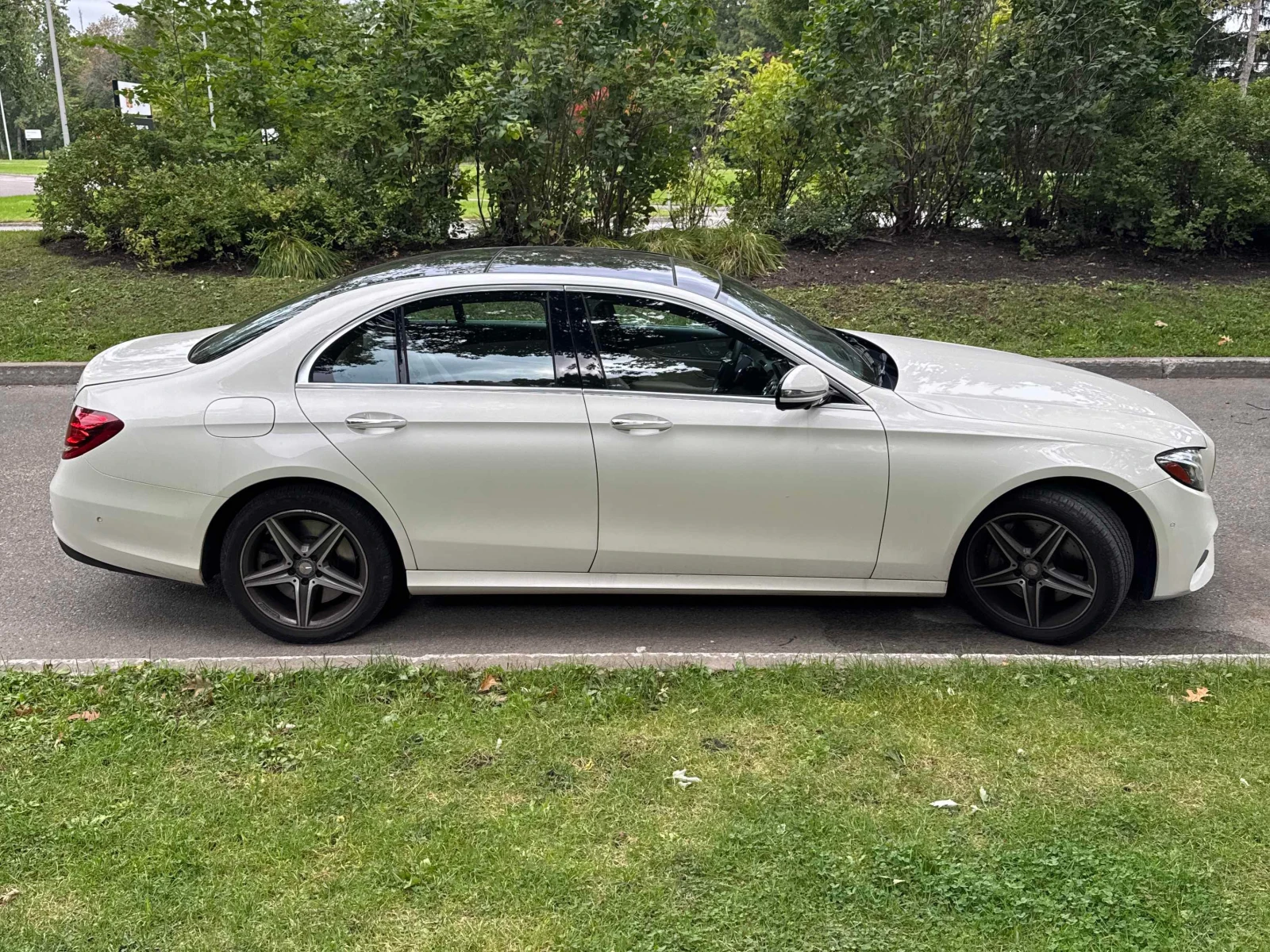 Mercedes-Benz E 400 * АВТОКРЕДИТ * ГЛАВНО ПРЕДСТАВИТЕЛСТВО, снимка 4 - Автомобили и джипове - 56048533