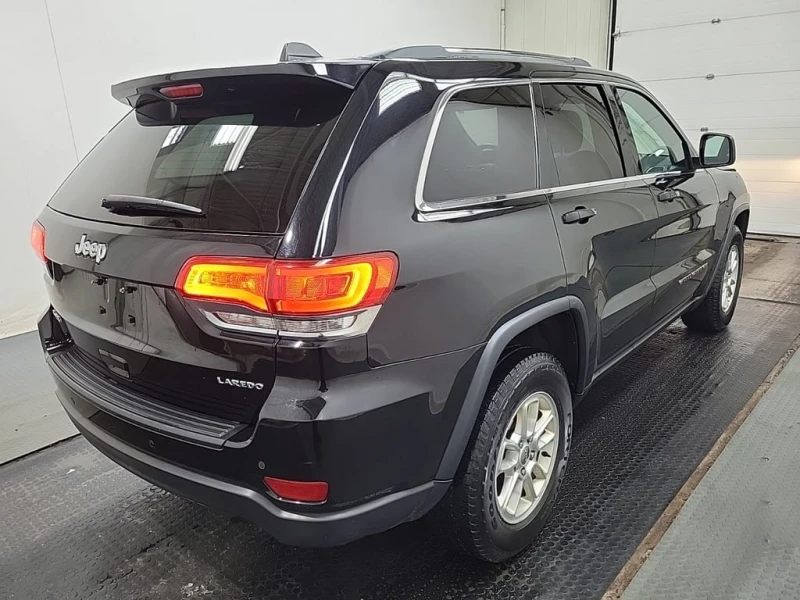 Jeep Grand cherokee * Laredo E * CARFAX * БЕЗ ПЪРВОНАЧАЛНА ВНОСКА, снимка 12 - Автомобили и джипове - 52950527