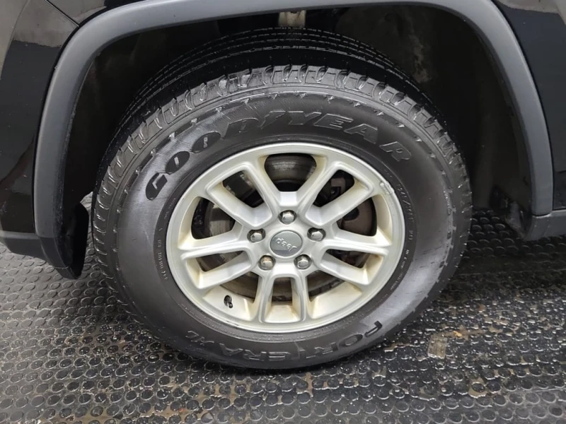 Jeep Grand cherokee * Laredo E * CARFAX * БЕЗ ПЪРВОНАЧАЛНА ВНОСКА, снимка 7 - Автомобили и джипове - 52950527