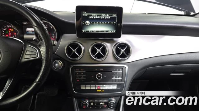 Mercedes-Benz GLA 220 | TOP SERVICE, снимка 15 - Автомобили и джипове - 56013764