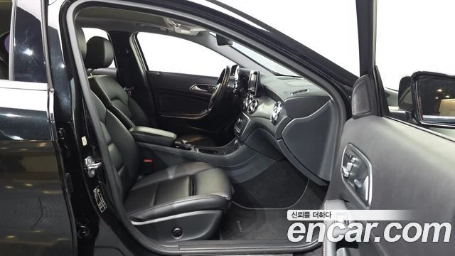 Mercedes-Benz GLA 220 | TOP SERVICE, снимка 11 - Автомобили и джипове - 56013764