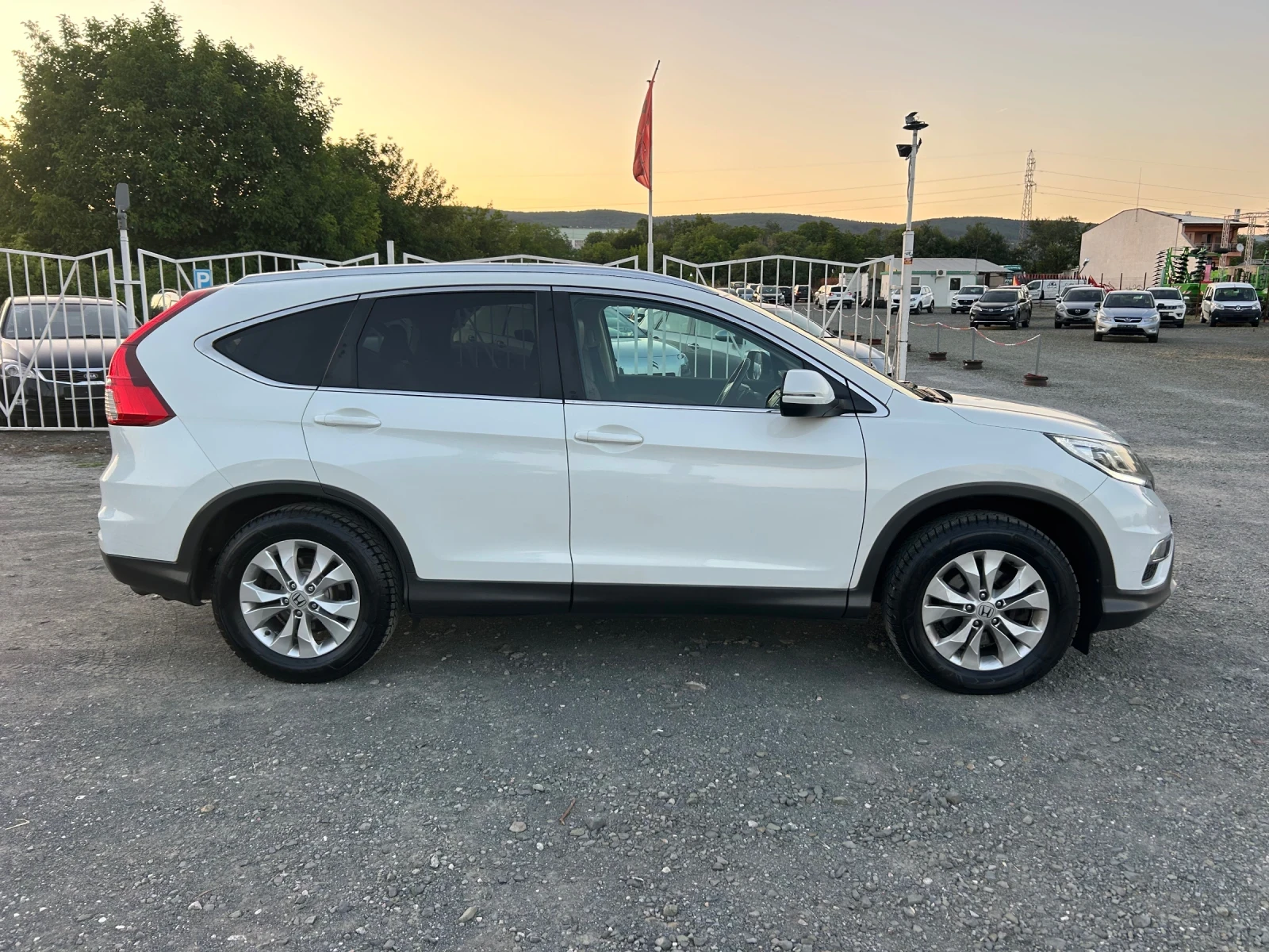 Honda Cr-v FACELIFT / 4Х4 / АВТОМАТИК / КАМЕРА / КОЖА / ЕВРО6 - изображение 4