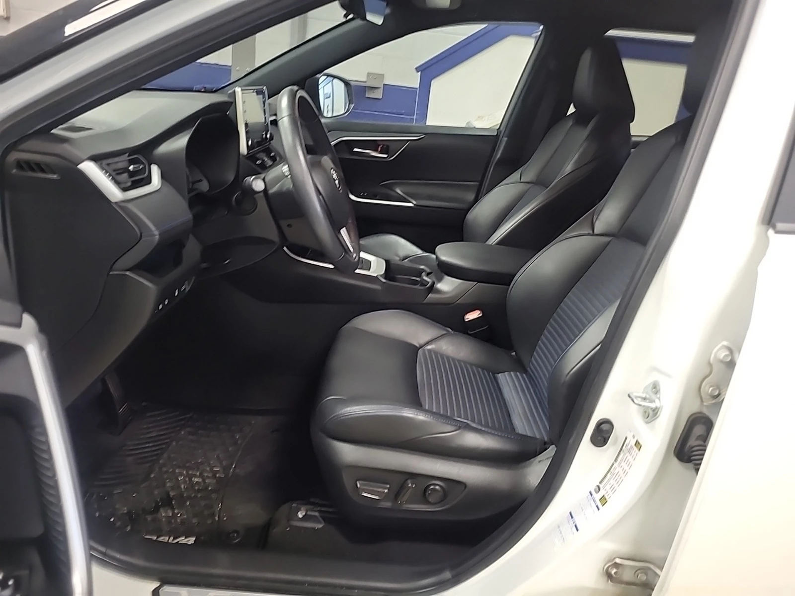 Toyota Rav4 HYBRID XSE * * CARFAX * * АВТО КРЕДИТ * *  - изображение 5