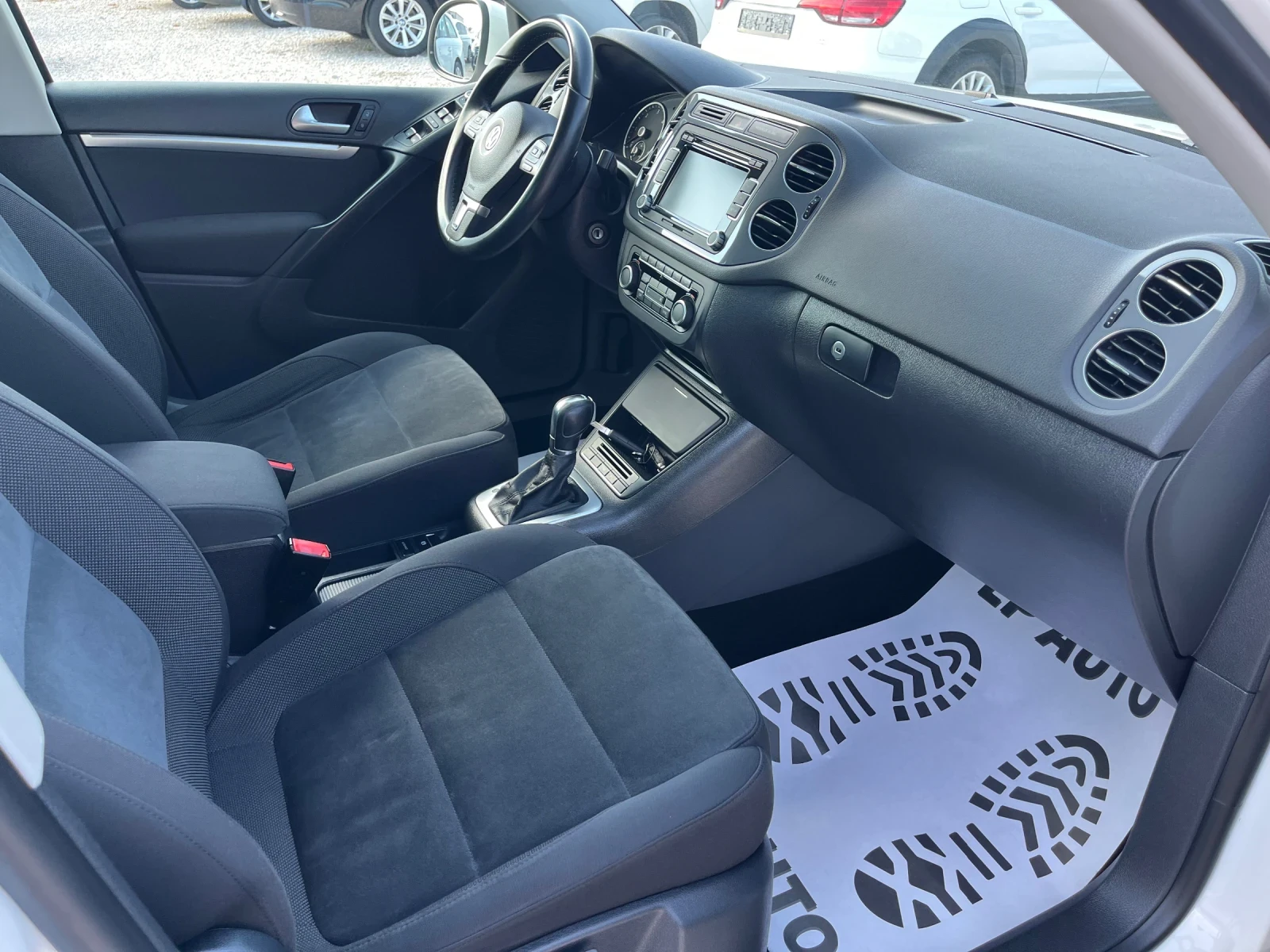 VW Tiguan 2.0tdi* 140k.c* 4x4* HIGH-LINE, снимка 8 - Автомобили и джипове - 54127948