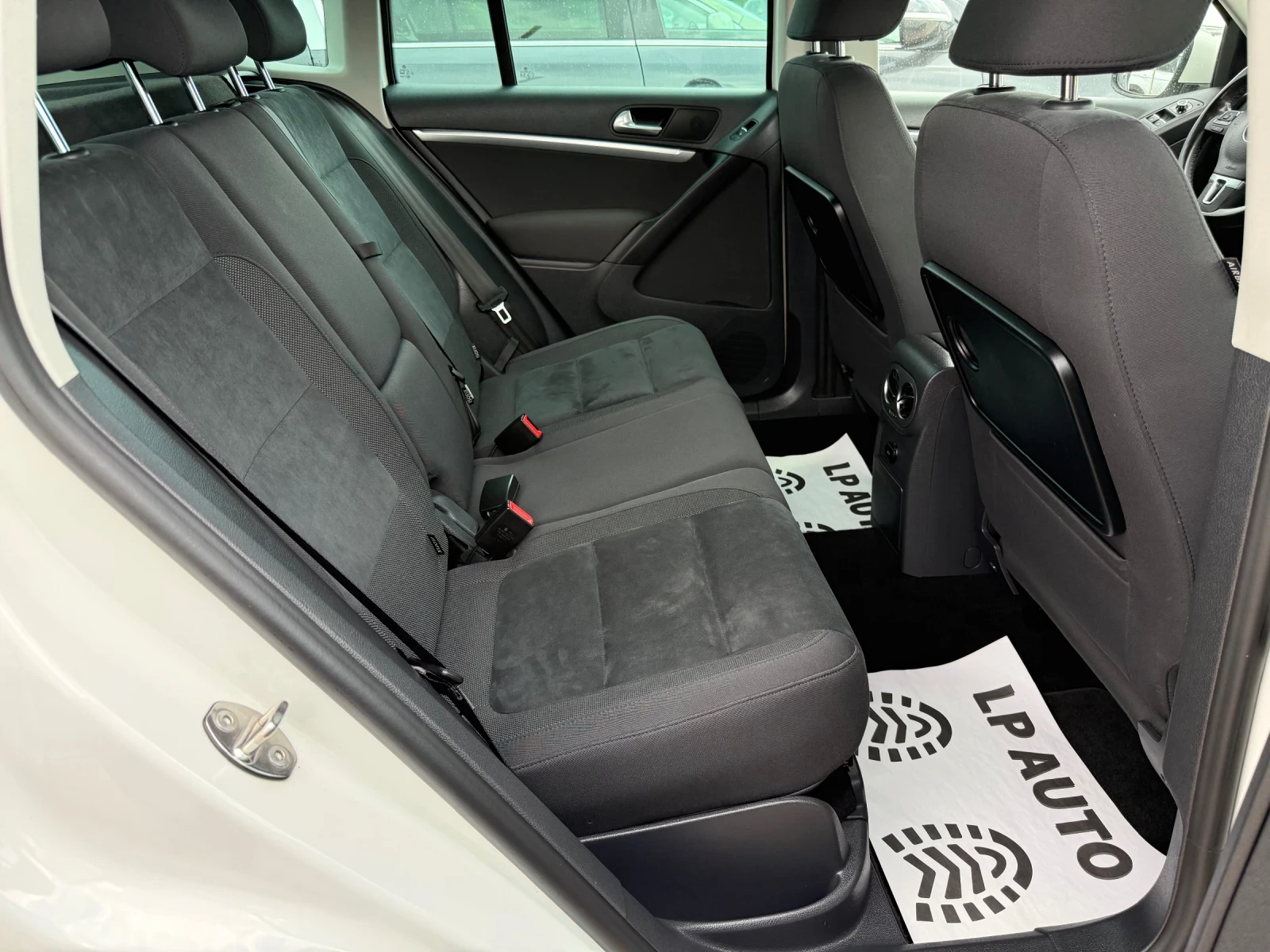 VW Tiguan 2.0tdi* 140k.c* 4x4* HIGH-LINE, снимка 11 - Автомобили и джипове - 54127948