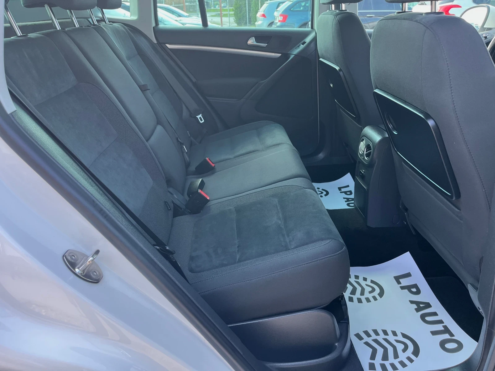 VW Tiguan 2.0tdi* 140k.c* 4x4* HIGH-LINE, снимка 9 - Автомобили и джипове - 54127948