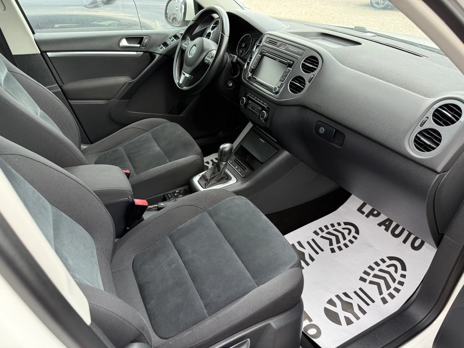 VW Tiguan 2.0tdi* 140k.c* 4x4* HIGH-LINE, снимка 9 - Автомобили и джипове - 54127948