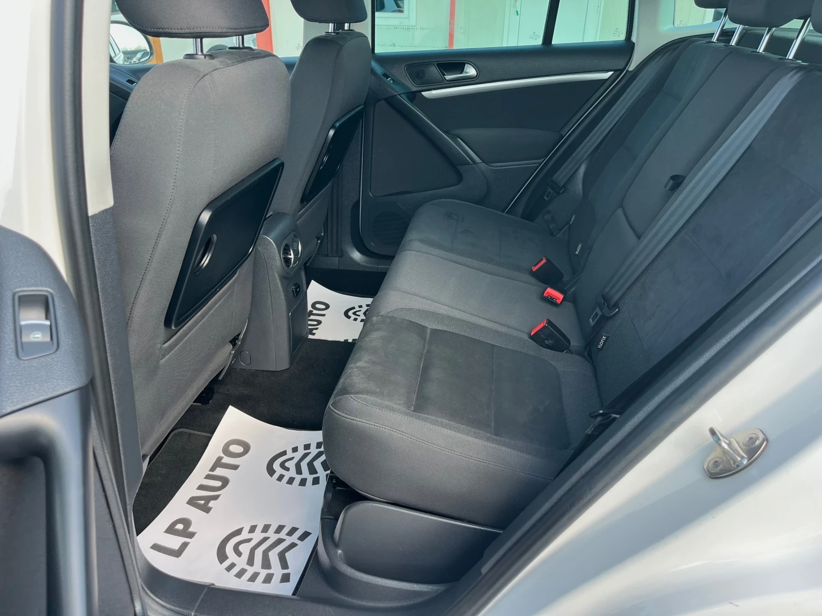 VW Tiguan 2.0tdi* 140k.c* 4x4* HIGH-LINE, снимка 10 - Автомобили и джипове - 54127948