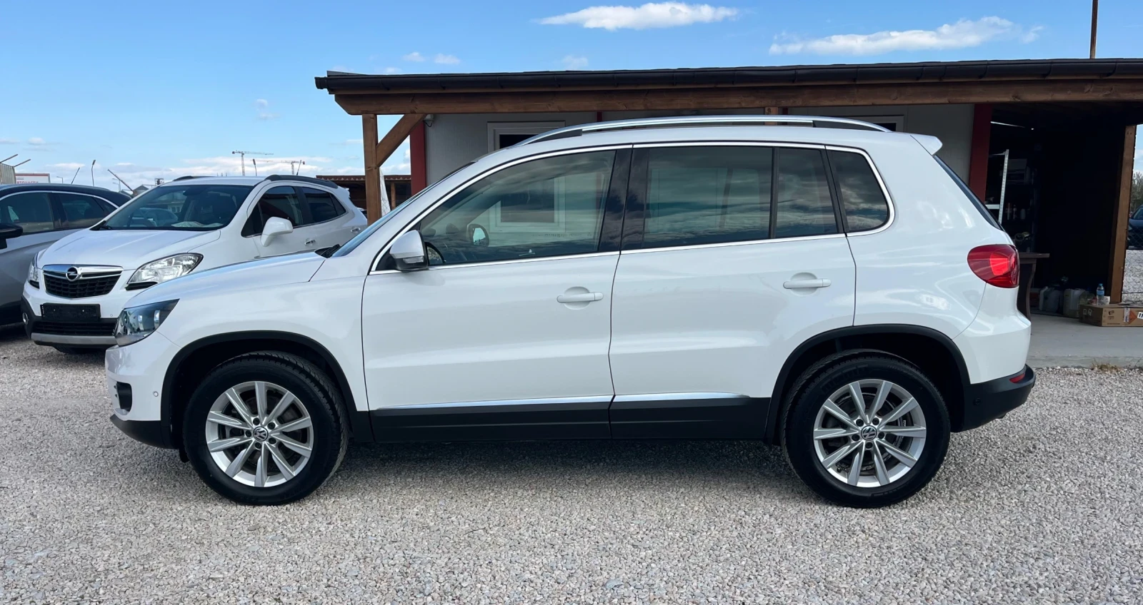 VW Tiguan 2.0tdi* 140k.c* 4x4* HIGH-LINE, снимка 5 - Автомобили и джипове - 54127948