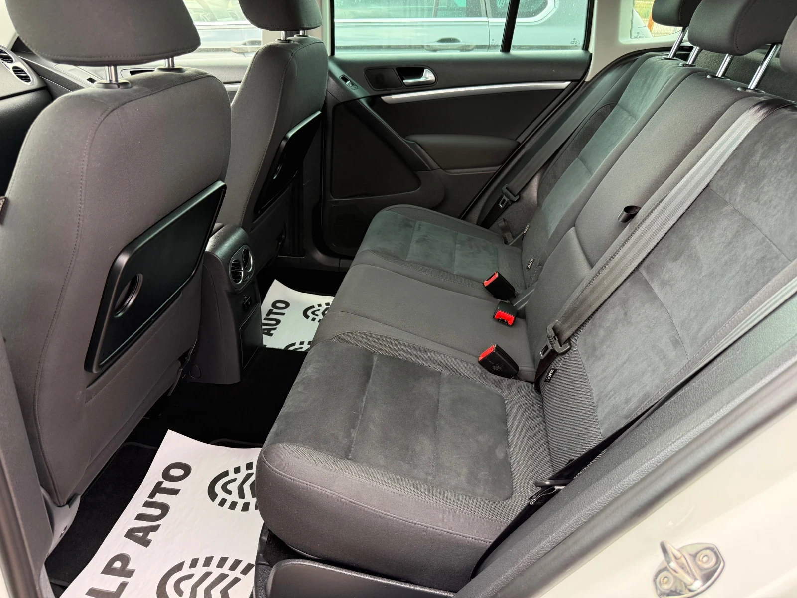 VW Tiguan 2.0tdi* 140k.c* 4x4* HIGH-LINE, снимка 10 - Автомобили и джипове - 54127948