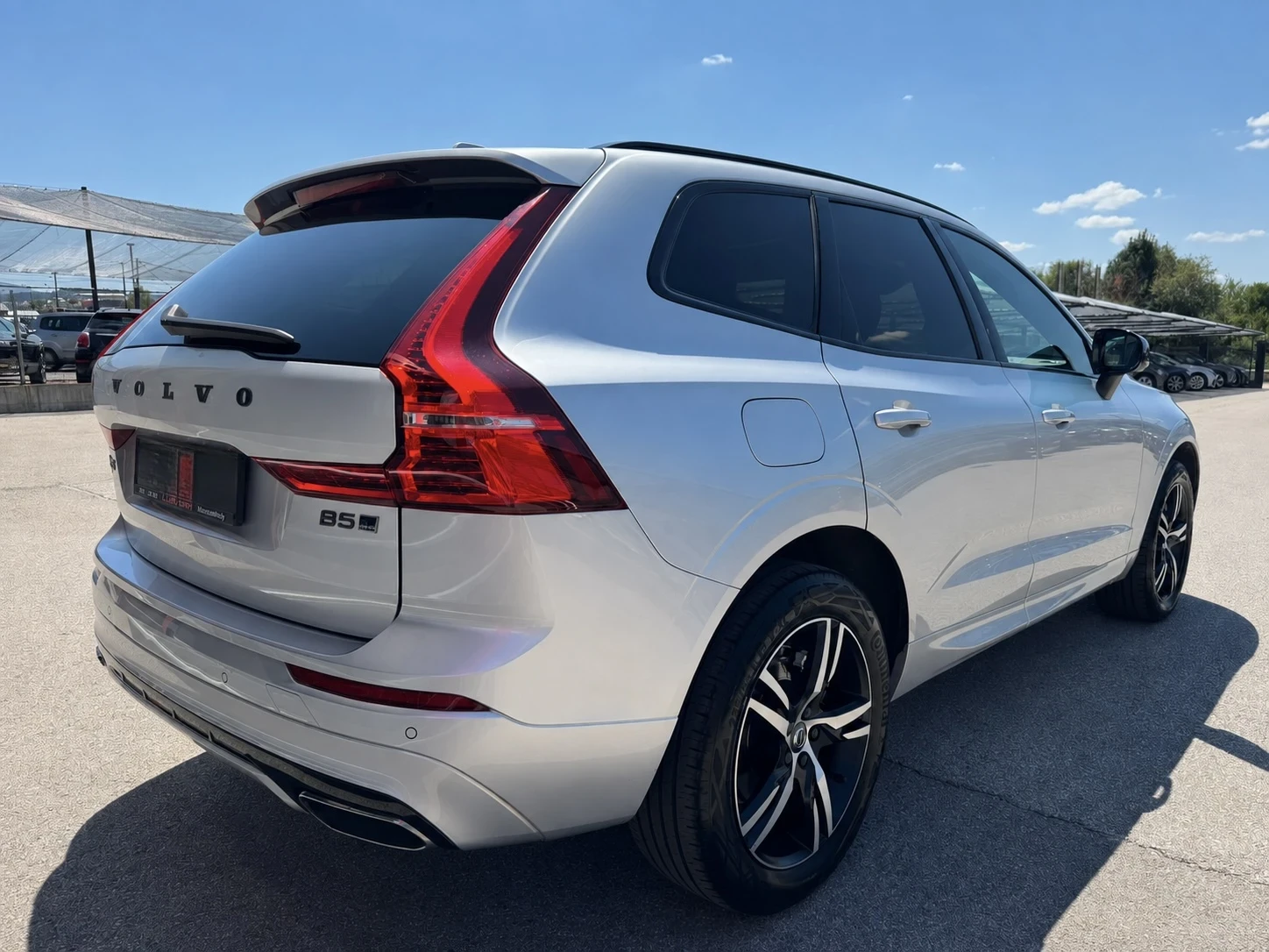 Volvo XC60 B5* AWD* R DESIGN* FACE* PANO* TOP, снимка 4 - Автомобили и джипове - 55467575