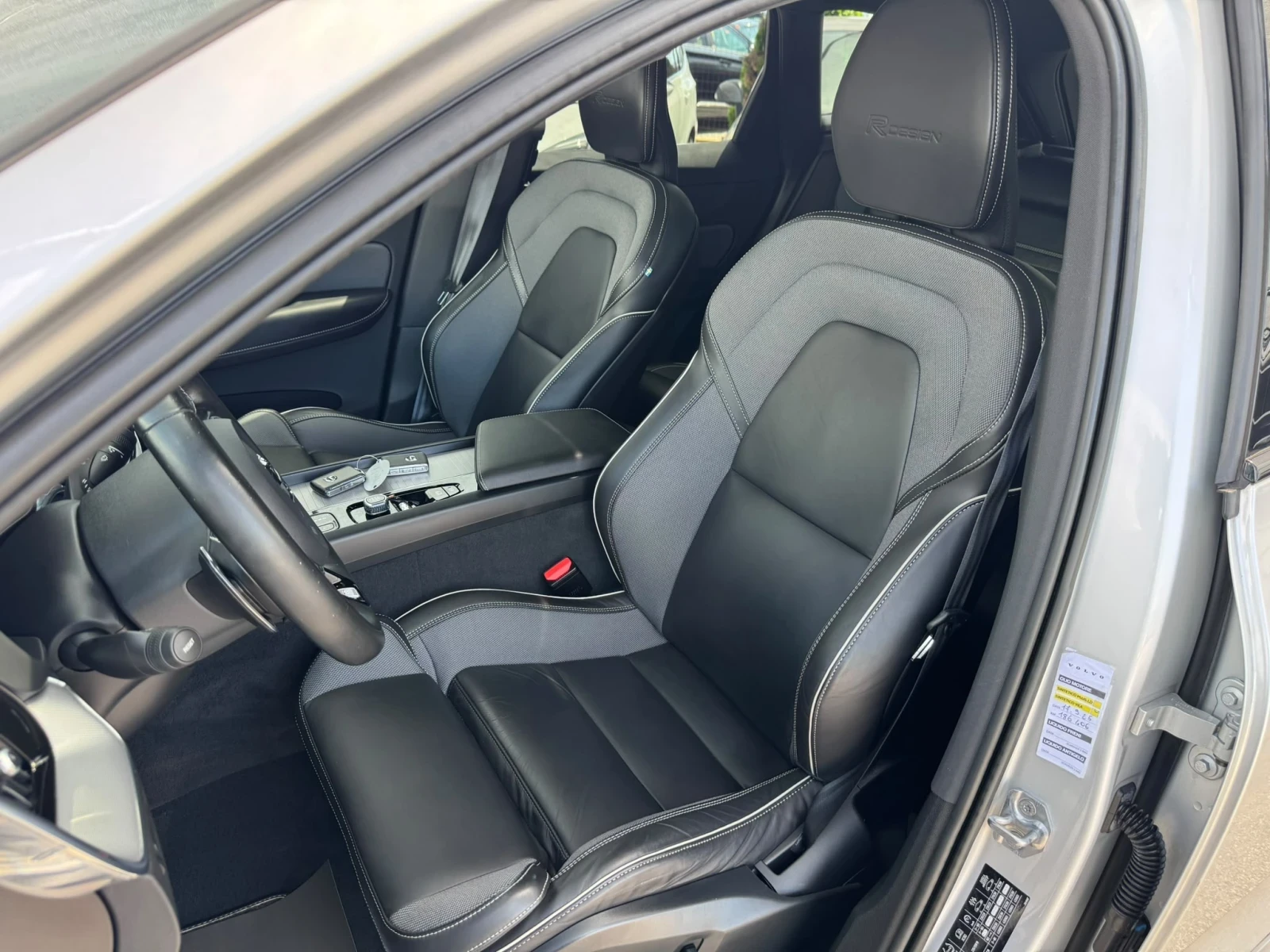 Volvo XC60 B5* AWD* R DESIGN* FACE* PANO* TOP | Mobile.bg � ����������� 11