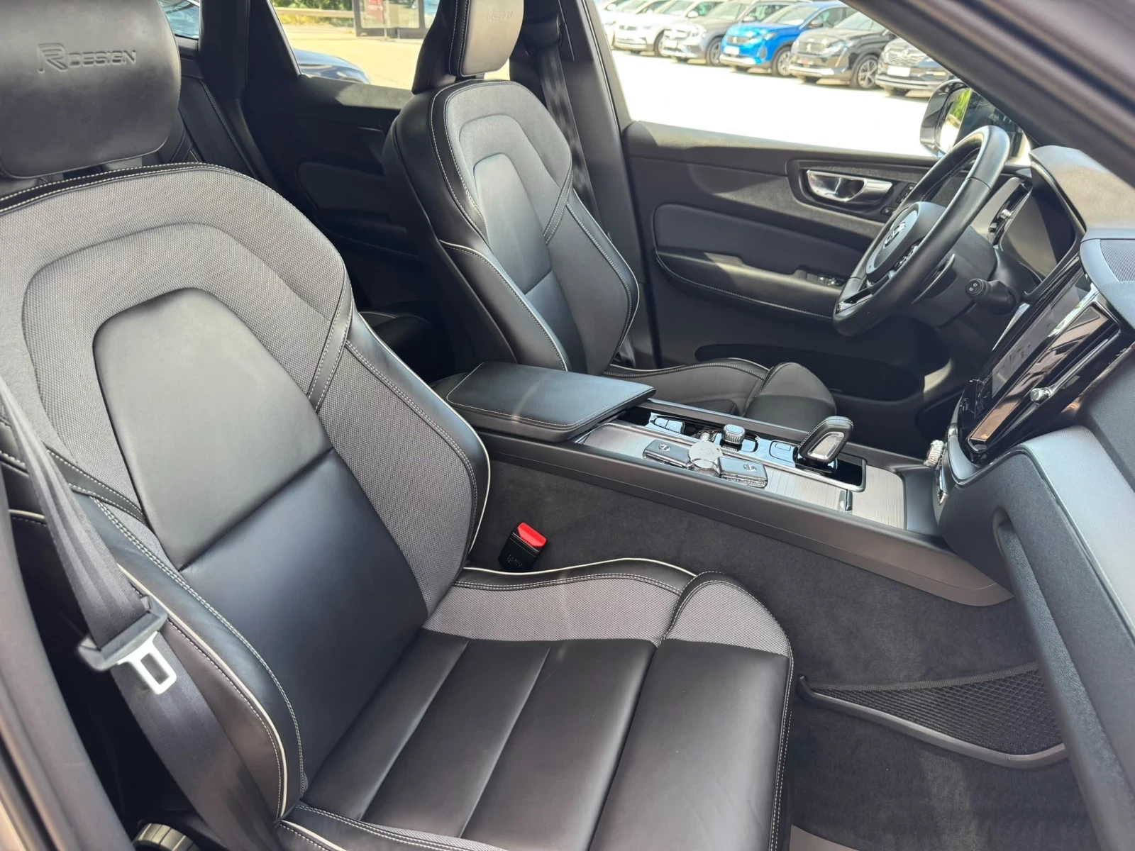 Volvo XC60 B5* AWD* R DESIGN* FACE* PANO* TOP | Mobile.bg � ����������� 16