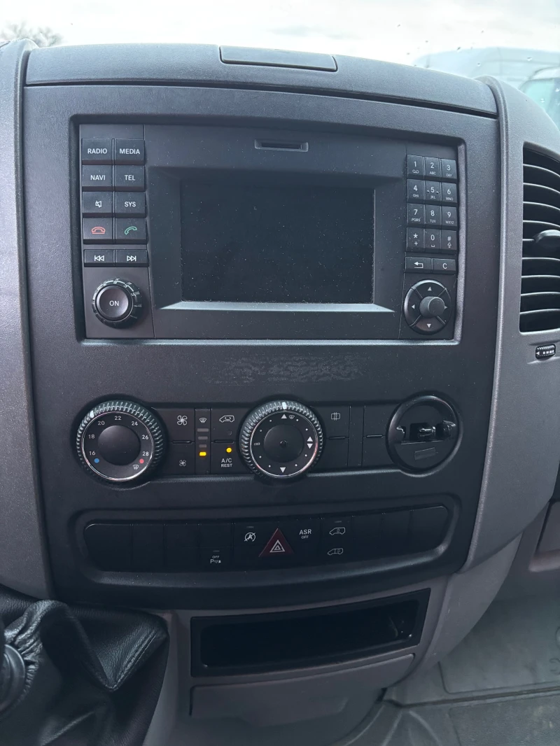 VW Crafter KLIMA NAVI , снимка 8 - Бусове и автобуси - 52990838