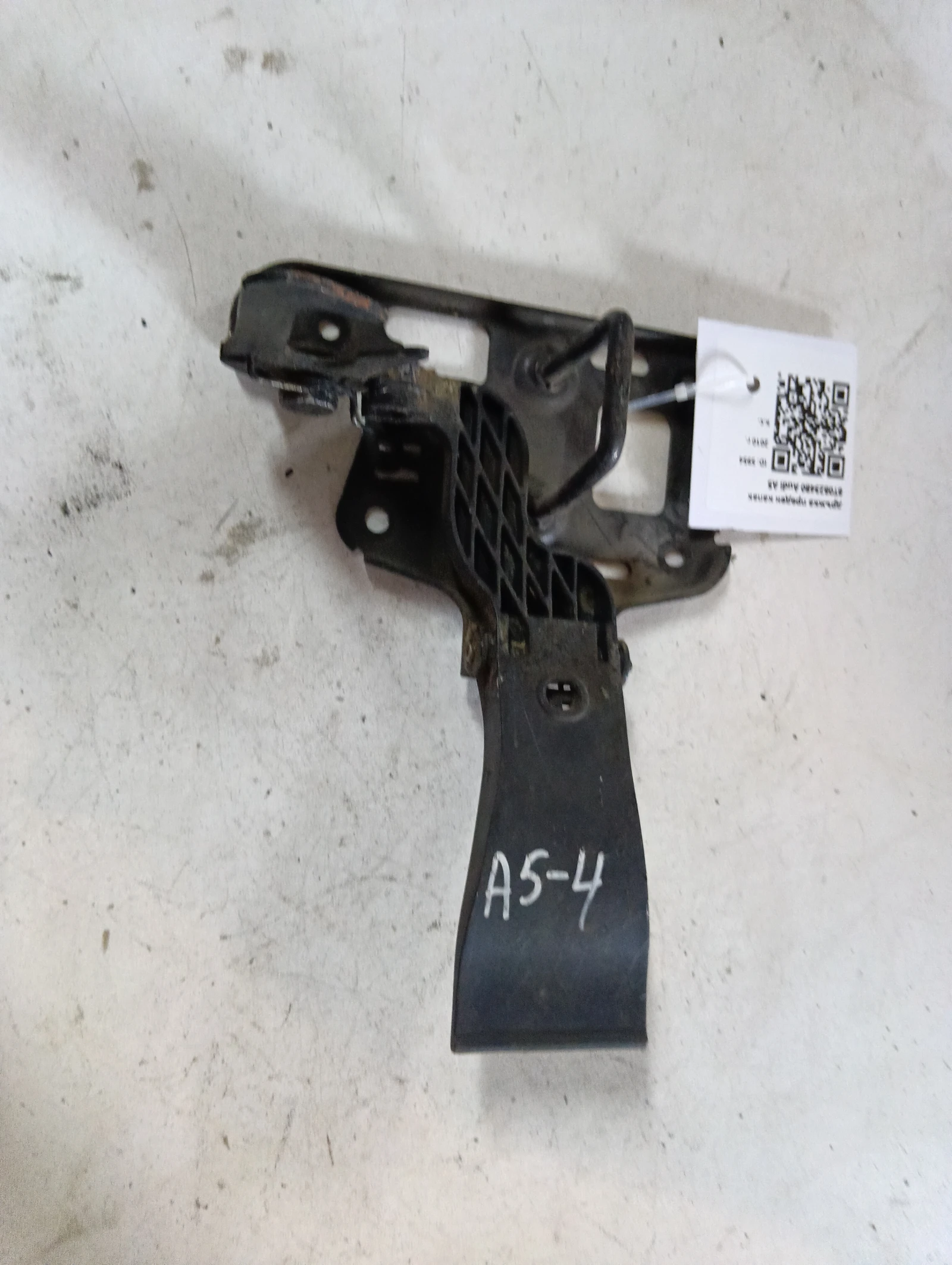 дръжка преден капак 8T0823480 Audi A5