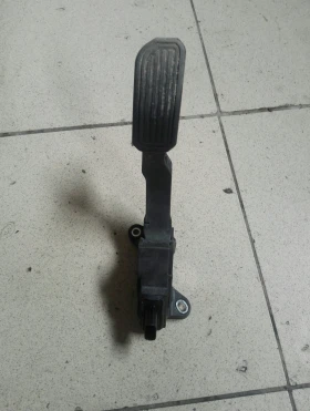 Ел педал газ Тойота Аурис 1.6Б