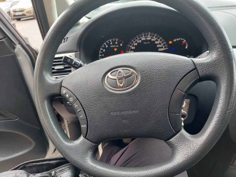 Toyota Avensis verso, снимка 10 - Автомобили и джипове - 52309064