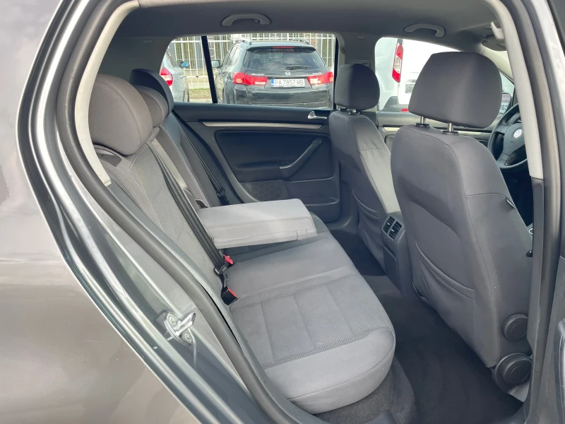 VW Golf 1.6i 102kn GAZ!!!, снимка 12 - Автомобили и джипове - 52636564