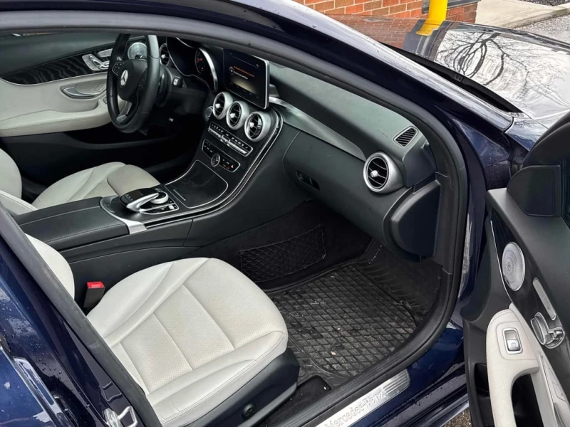 Mercedes-Benz C 300 * CARFAX * БЕЗ ПЪРВОНАЧАЛНА ВНОСКА, снимка 13 - Автомобили и джипове - 53102564