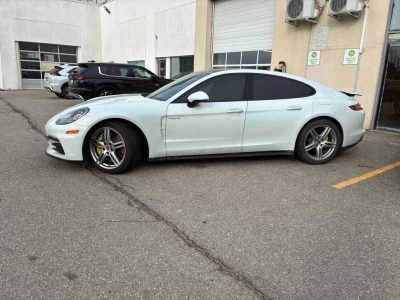 Porsche Panamera * 4 * CARFAX * БЕЗ ПЪРВОНАЧАЛНА ВНОСКА, снимка 2 - Автомобили и джипове - 53110614