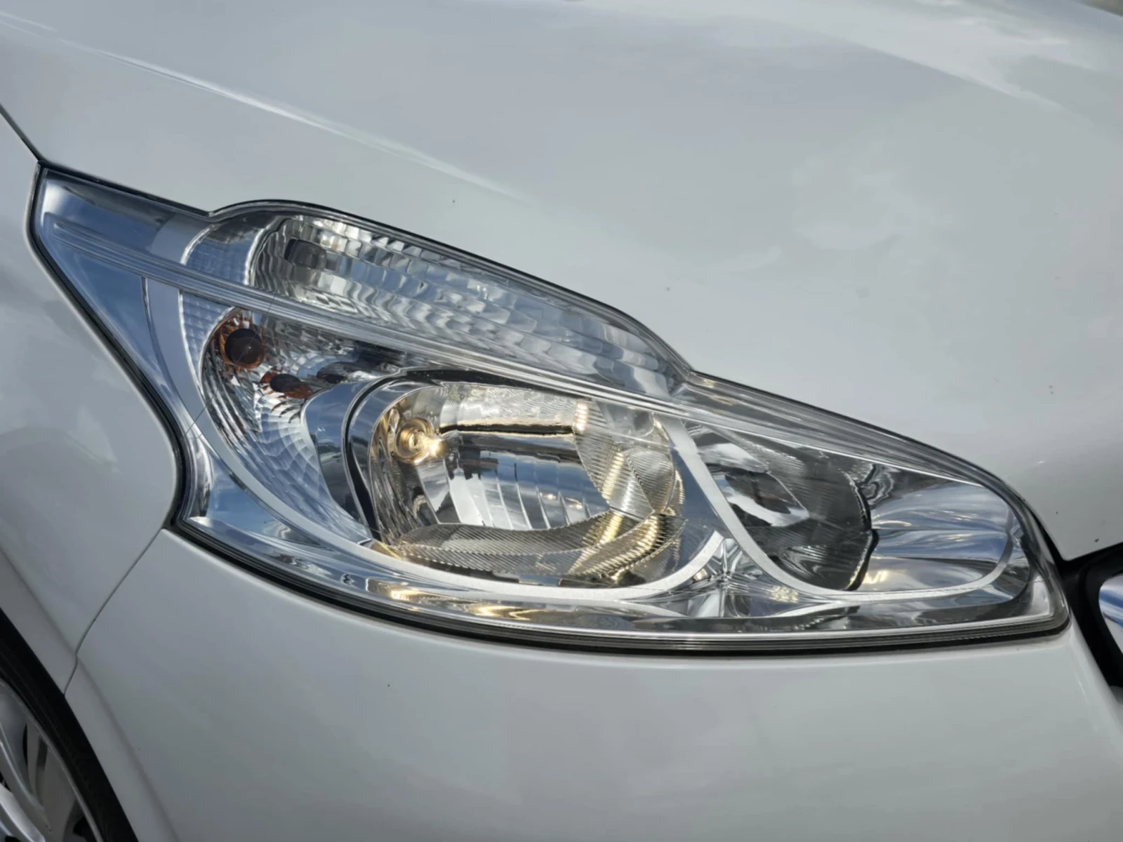 Peugeot 208  - изображение 8