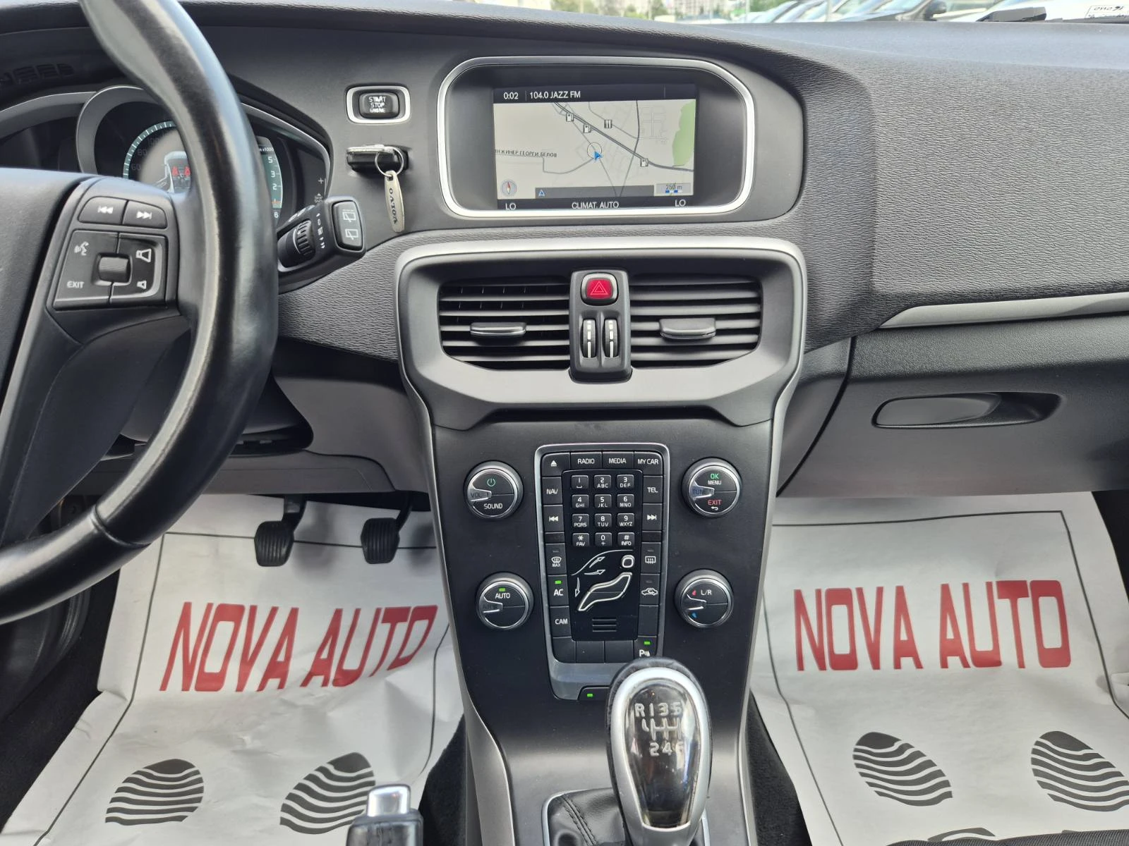 Volvo V40 1.6D - изображение 9