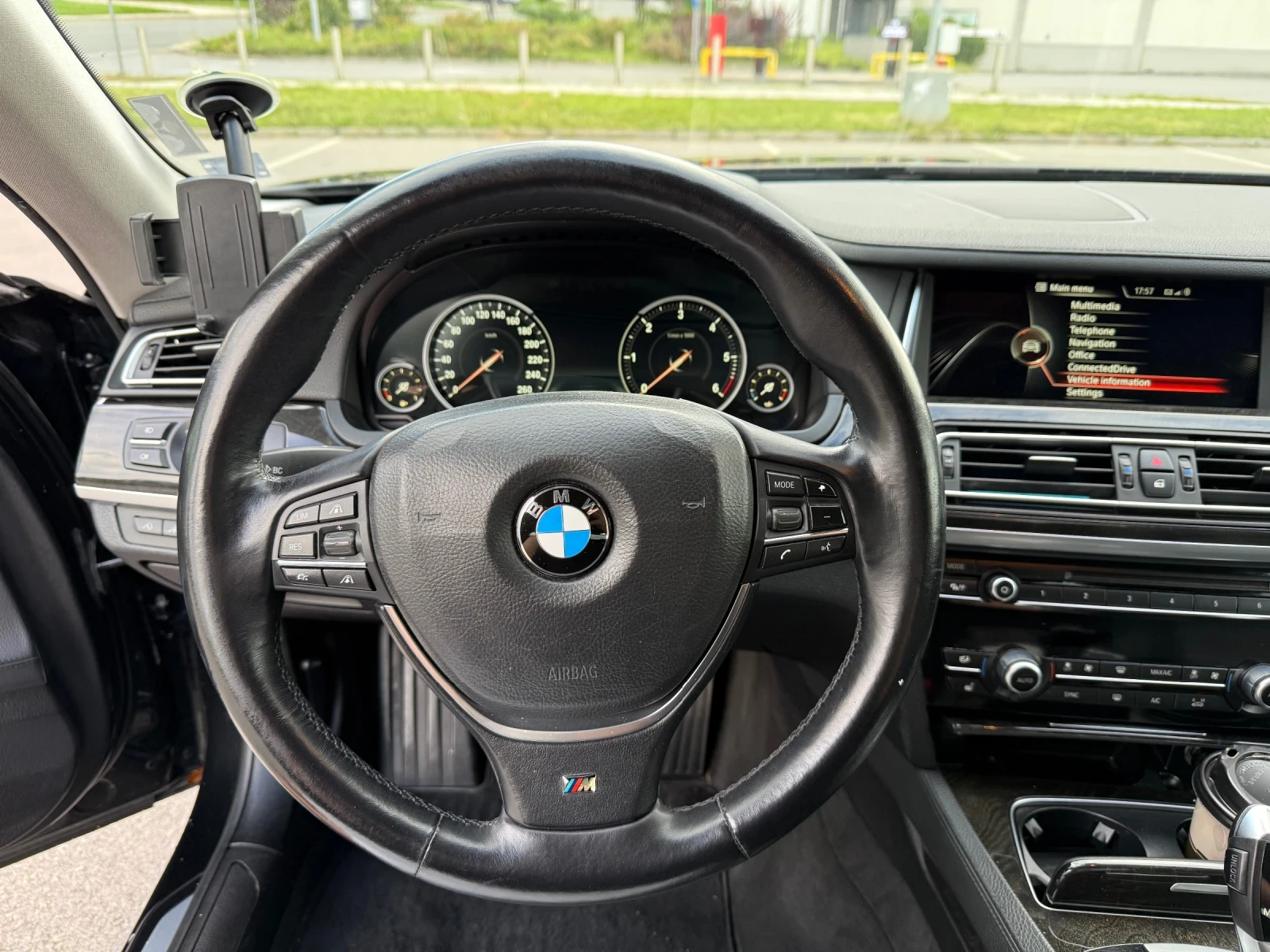 BMW 740  - изображение 8