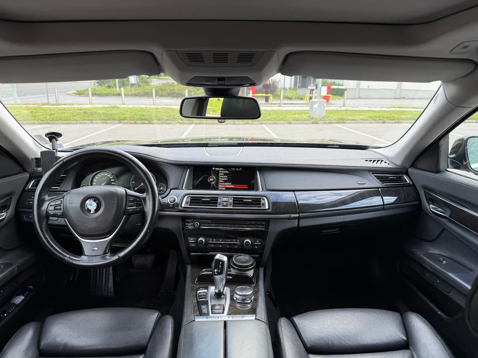BMW 740  - изображение 7