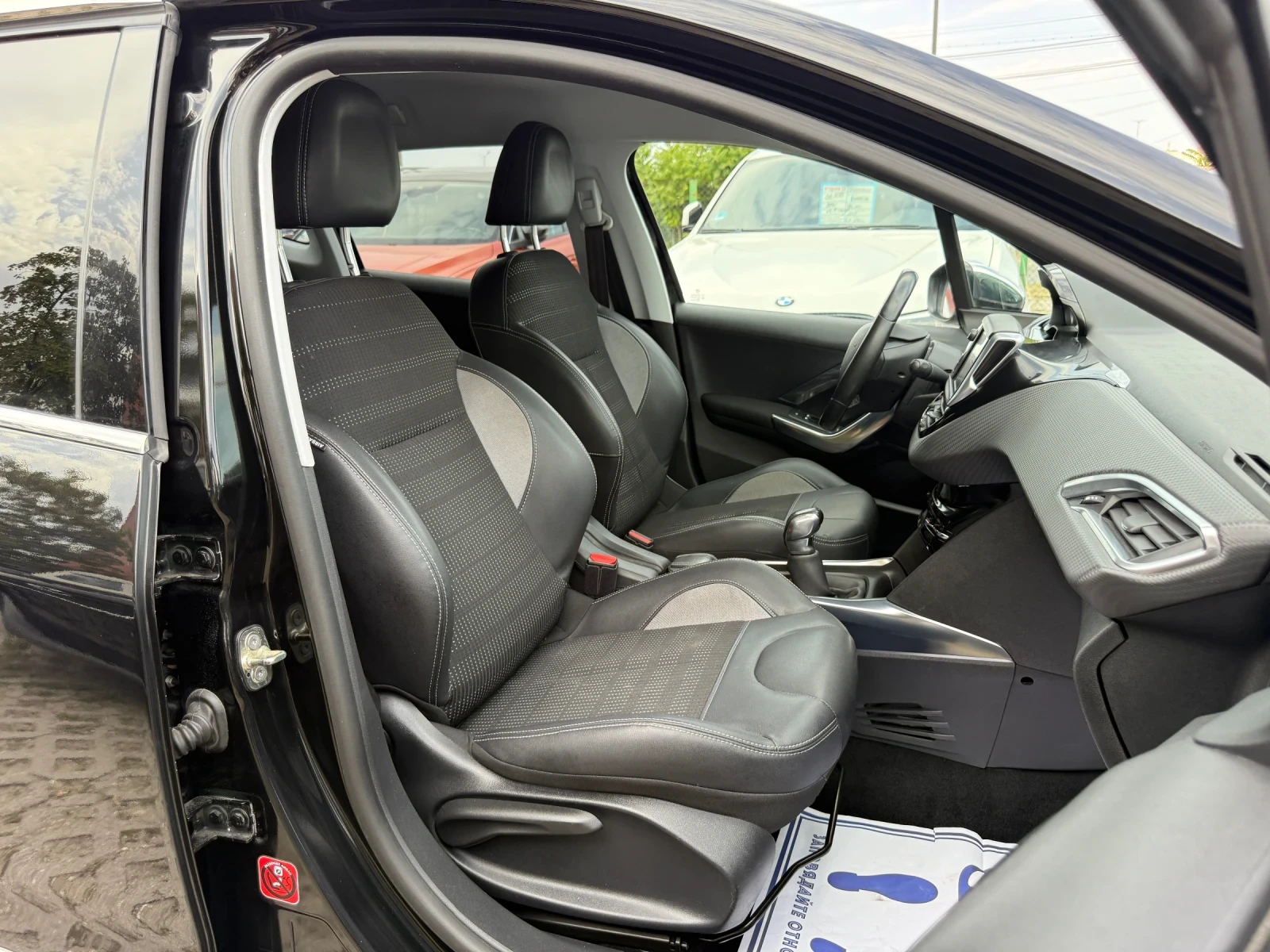 Peugeot 2008 1.6i-120КС РЕАЛЕН ПРОБЕГ 155Х.КМ СЕРВИЗНА ИСТОРИЯ - изображение 9