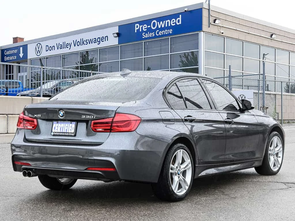 BMW 330 * 330i xDrive Sedan * CARFAX * ЦЕНА ДО БГ, снимка 4 - Автомобили и джипове - 54208200