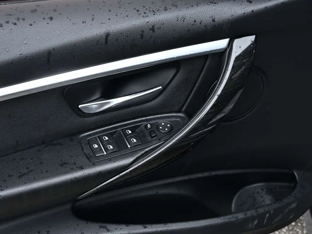 BMW 330 * 330i xDrive Sedan * CARFAX * ЦЕНА ДО БГ, снимка 11 - Автомобили и джипове - 54208200