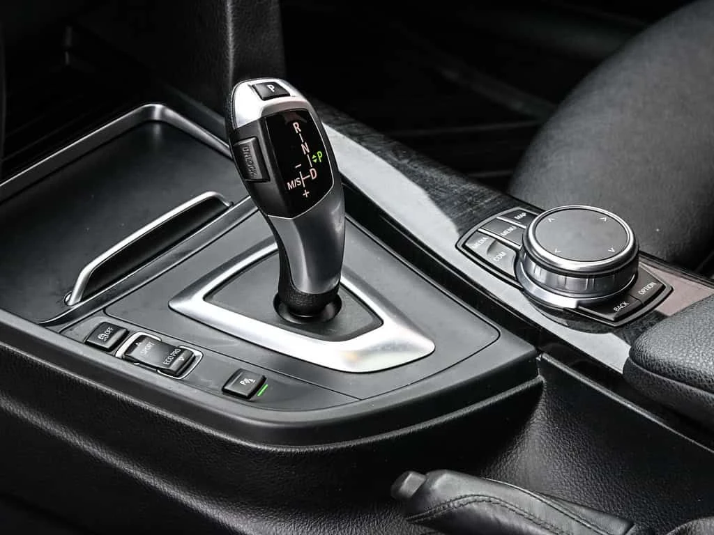 BMW 330 * 330i xDrive Sedan * CARFAX * ЦЕНА ДО БГ, снимка 15 - Автомобили и джипове - 54208200