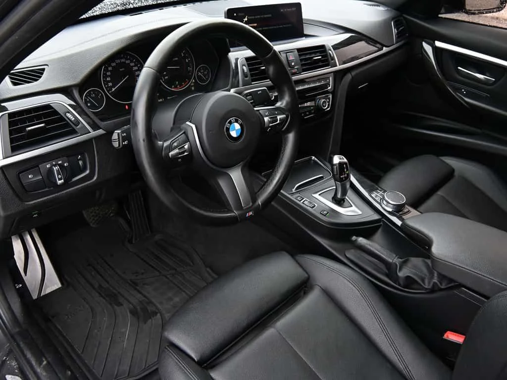 BMW 330 * 330i xDrive Sedan * CARFAX * ЦЕНА ДО БГ, снимка 12 - Автомобили и джипове - 54208200