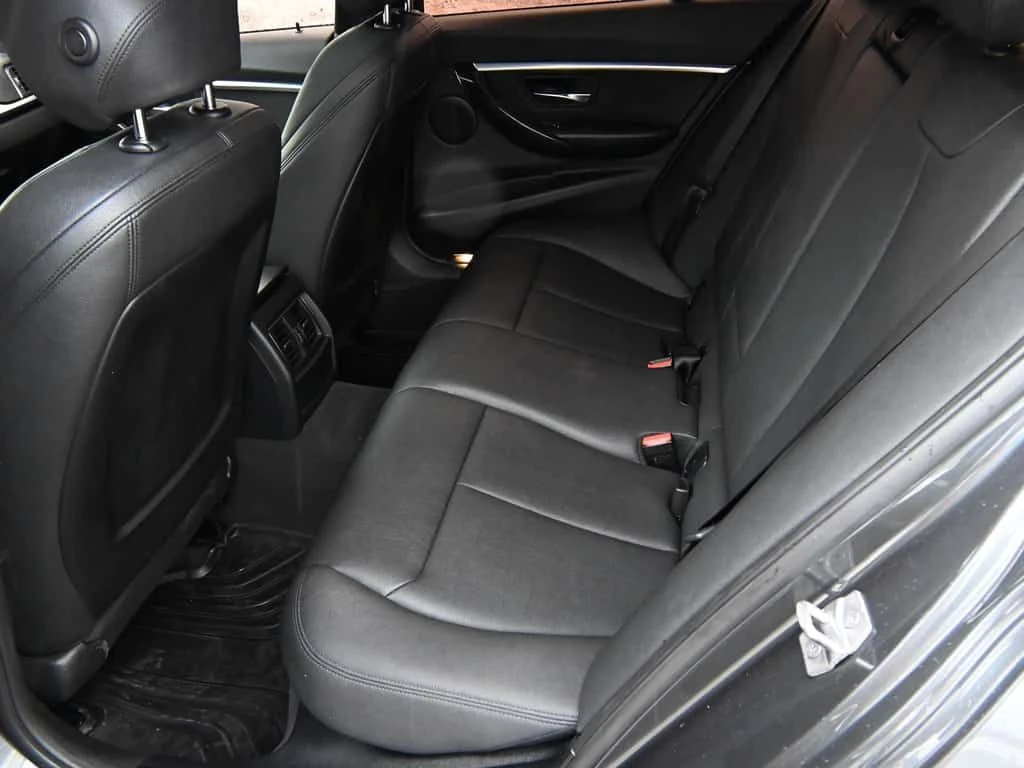 BMW 330 * 330i xDrive Sedan * CARFAX * ЦЕНА ДО БГ, снимка 16 - Автомобили и джипове - 54208200