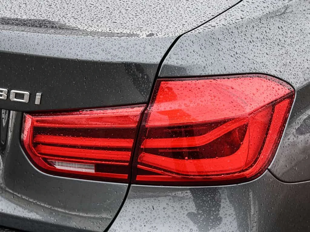 BMW 330 * 330i xDrive Sedan * CARFAX * ЦЕНА ДО БГ, снимка 8 - Автомобили и джипове - 54208200