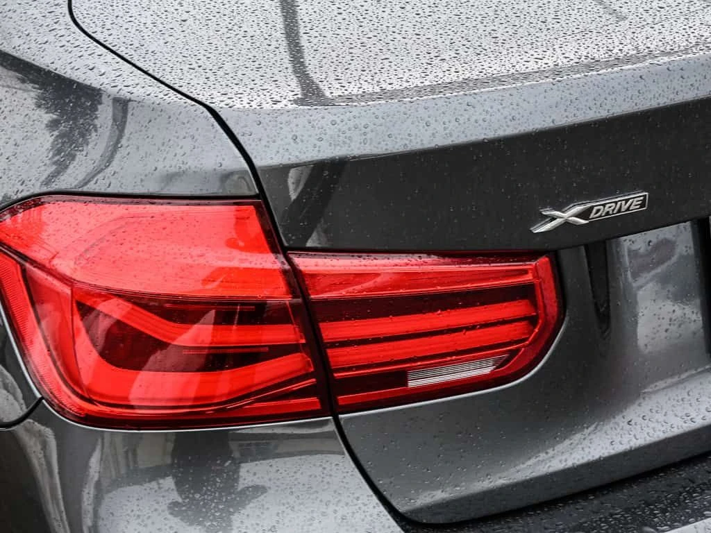 BMW 330 * 330i xDrive Sedan * CARFAX * ЦЕНА ДО БГ, снимка 9 - Автомобили и джипове - 54208200