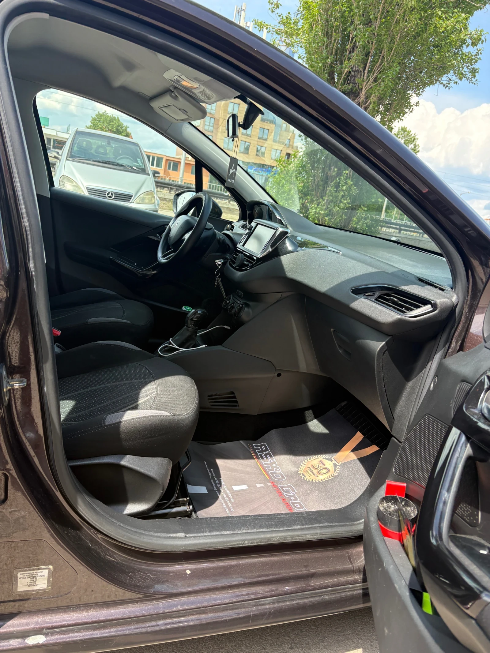 Peugeot 208 1, 2D * ЗИМНИ ГУМИ * ГО, ГТП И КАСКО ВАЛИДНИ * , снимка 9 - Автомобили и джипове - 54413417